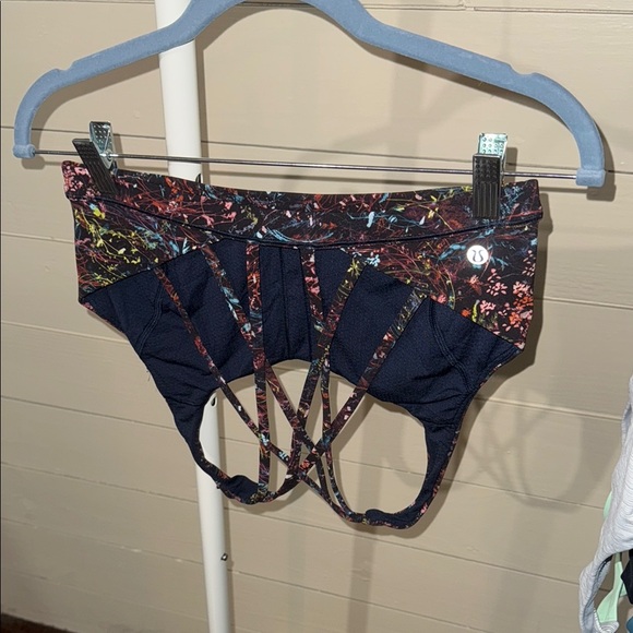 Colorful Patterned sports bra - Picture 3 of 4